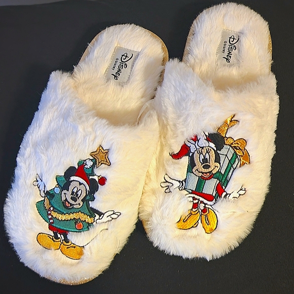 NWT! Disney Mickey and Minnie Mouse Christmas slippers Size 9  10 For women - Picture 1 of 11